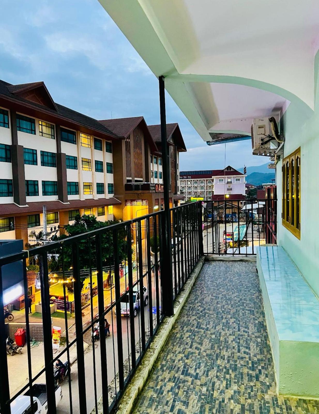 Vang Vieng Ruby Backpackers Hostel Eksteriør bilde